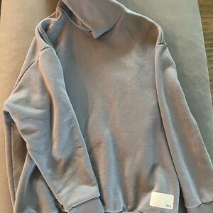 Vuori Gray Turtleneck Sweater with Refined Design